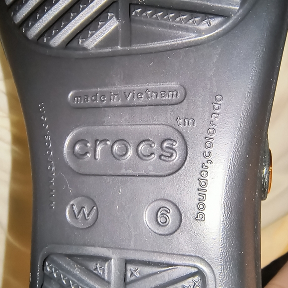 Crocs Sanrah Diamante Embellished Black/Rose Gold Wedge Flip Sandal Women's 6 w - Picture 14 of 14